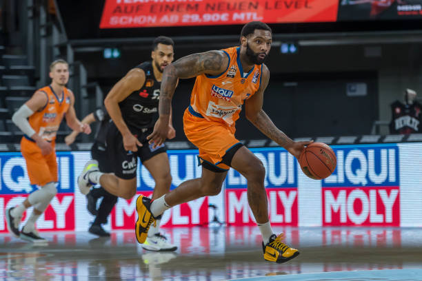 世体：亚马尔将继承巴萨10号 俱乐部计划在其18岁生日时官宣