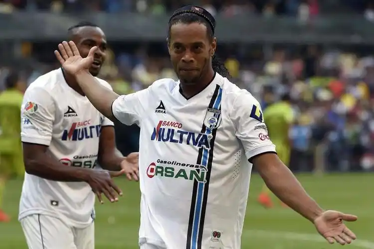 靠丹布罗西 靠丹布罗西