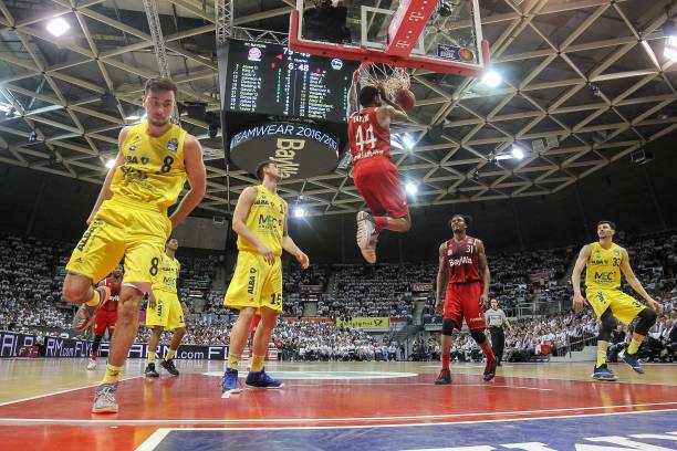 尤为突出 尤为突出